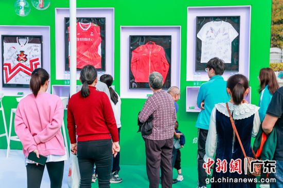 中国国家队互动展示区吸引市民。 组委会供图